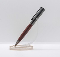 Very stylish pen. Easy to assemble.