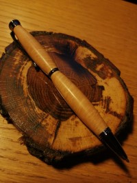 This pen is made of Bruyere. This wood is normaly used for making pipes